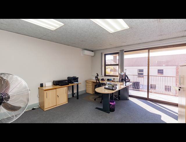 127M² OFFICE TO LET IN ROBINDALE