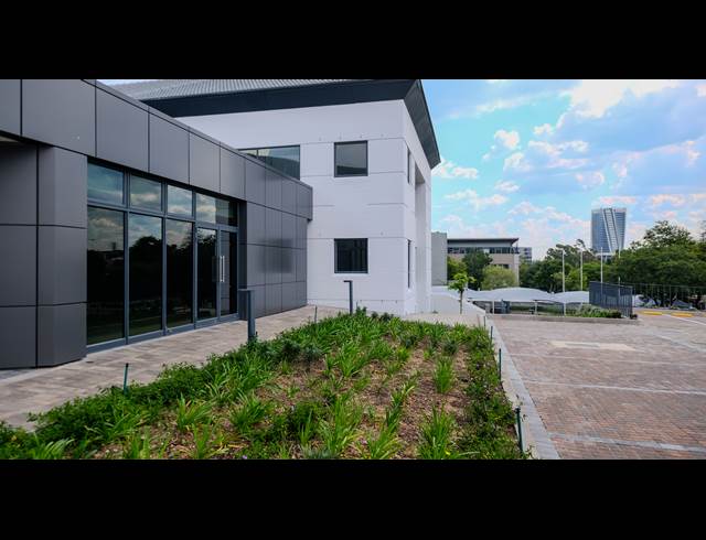 565M² OFFICE TO LET IN VORNA VALLEY