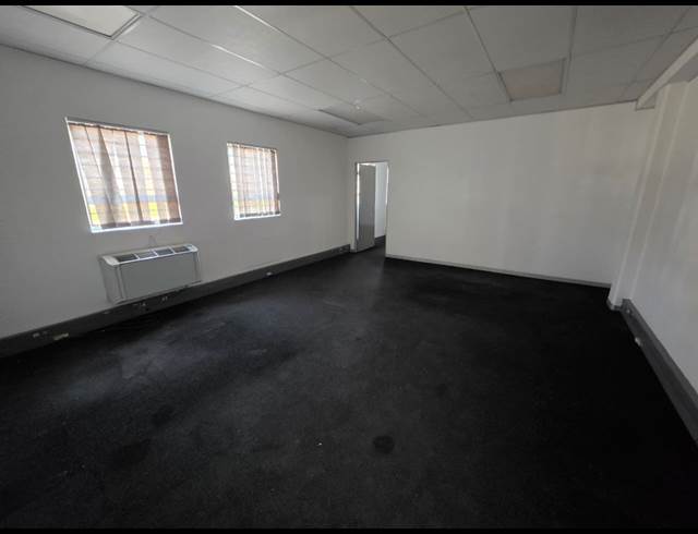 550M² WAREHOUSE TO LET IN STORMILL