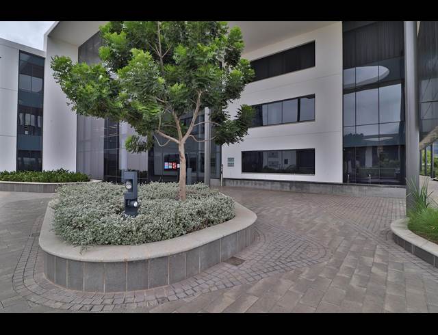 442M² OFFICE TO LET IN WATERFALL