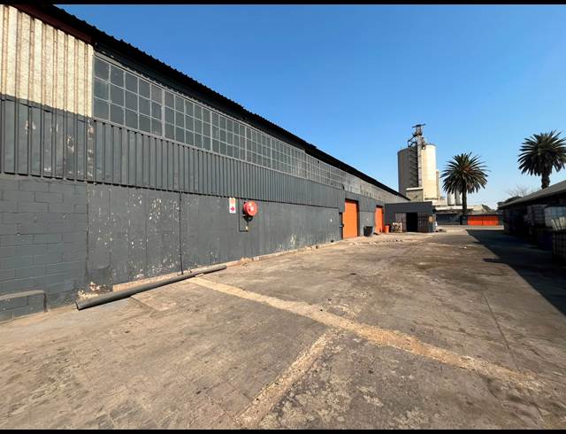 200M² WORKSHOP TO LET IN VULCANIA
