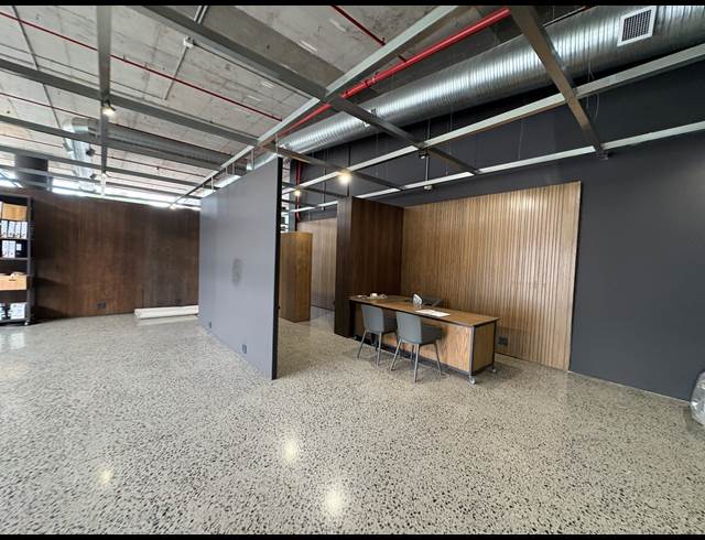 1,038M² RETAIL TO LET IN FORESHORE