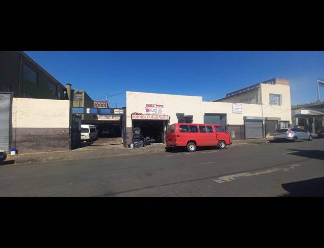 400M² WAREHOUSE TO LET IN CITY & SUBURBAN