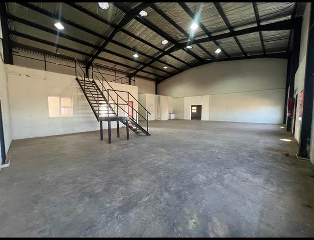 300M² WAREHOUSE TO LET IN SUNDERLAND RIDGE