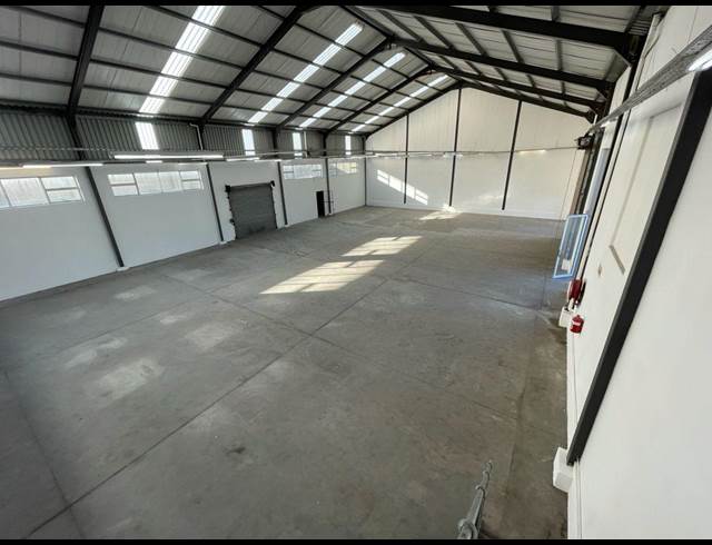 838M² WAREHOUSE TO LET IN PAARDEN EILAND