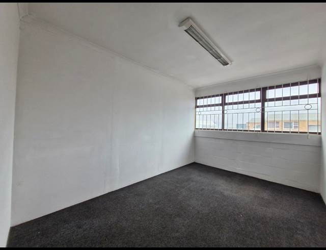 350M² WAREHOUSE TO LET IN STIKLAND INDUSTRIAL