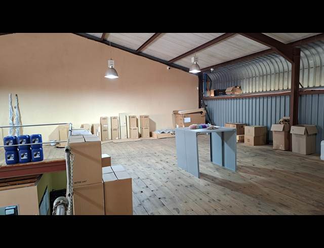 138M² WAREHOUSE TO LET IN RIVERSIDE PARK
