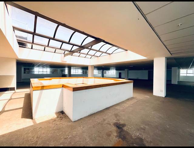 1,110M² RETAIL TO LET IN HALFWAY HOUSE