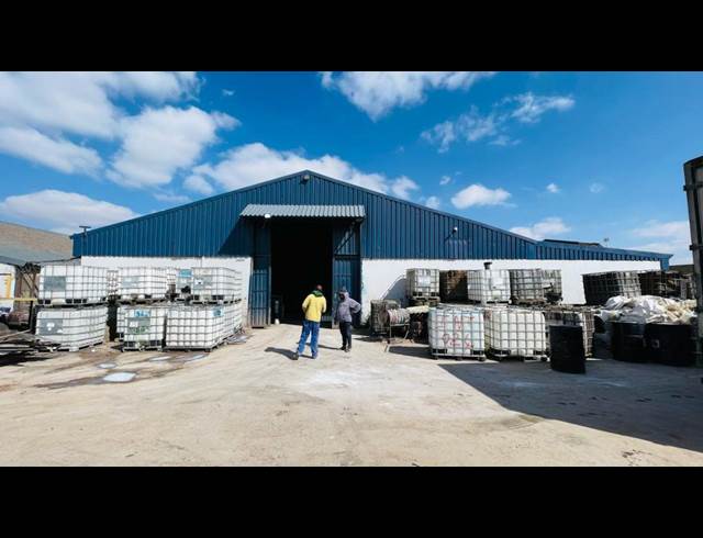 2,263M² WAREHOUSE TO LET IN CHAMDOR