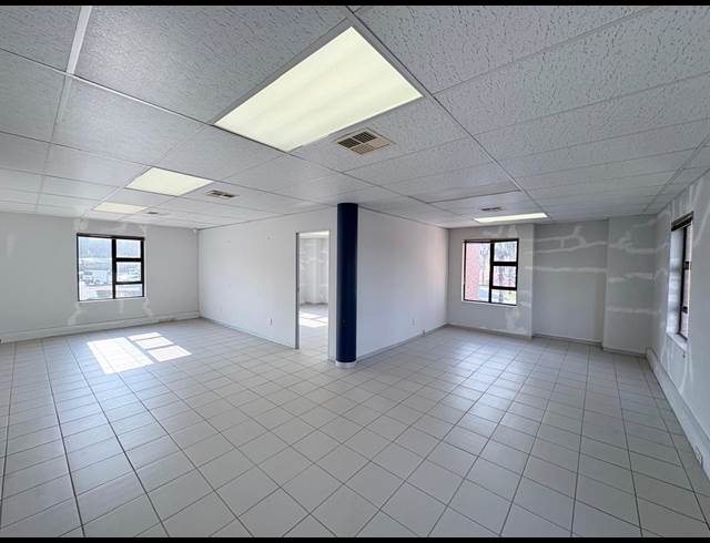 145M² OFFICE TO LET IN FOURWAYS