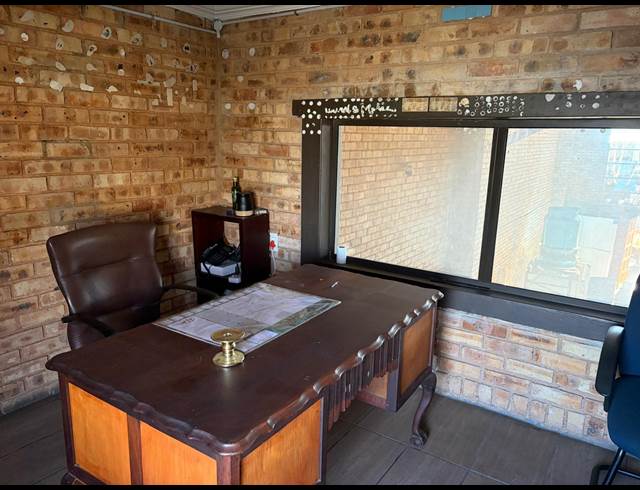 270M² WAREHOUSE TO LET IN WEST TURFFONTEIN