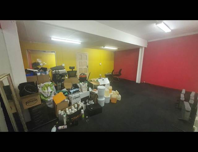 560M² WAREHOUSE TO LET IN JET PARK