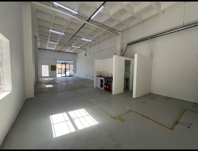 100M² WAREHOUSE TO LET IN HIGHVELD