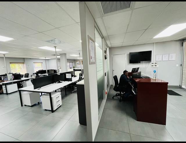 206M² OFFICE TO LET IN VORNA VALLEY