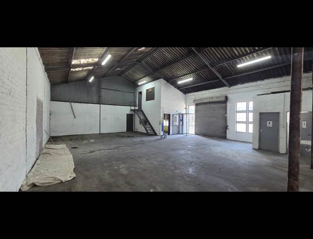 340M² WAREHOUSE TO LET IN DAL JOSAFAT
