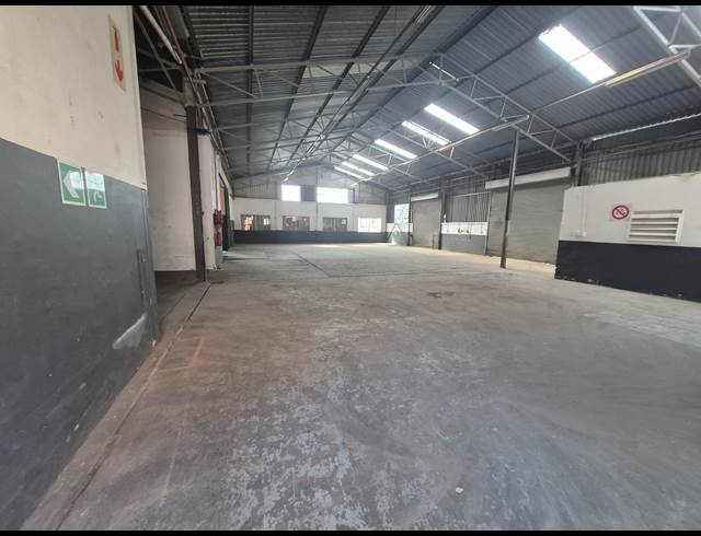 1,915M² WAREHOUSE TO LET IN ISANDO