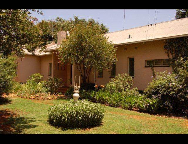 3 bed property to rent in WILLOW PARK MANOR