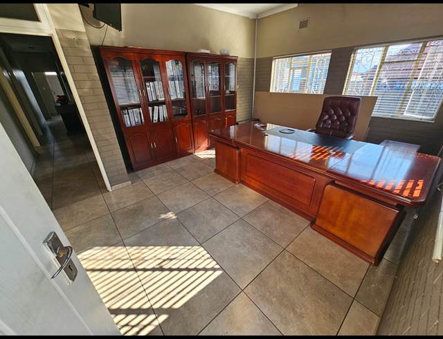 M² OFFICE TO LET IN CAPITAL PARK