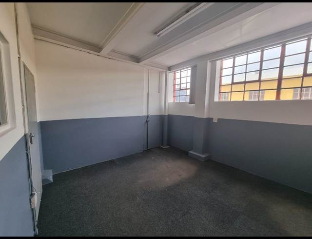 150M² WAREHOUSE TO LET IN STEELEDALE