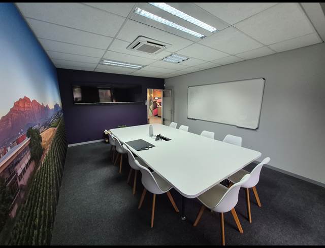 412M² OFFICE TO LET IN GREENSTONE HILL