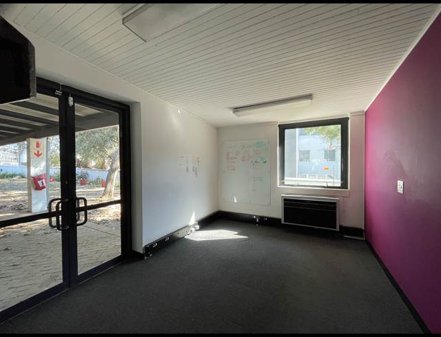 700M² OFFICE TO LET IN BRYANSTON