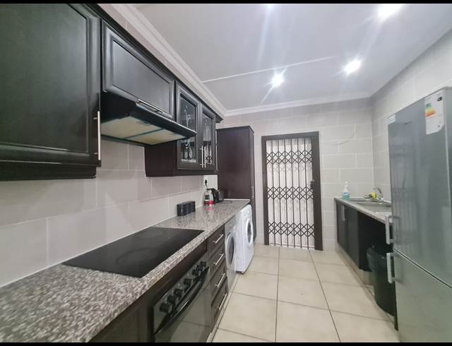 3 BEDROOM DUET TO LET IN BIRDSWOOD