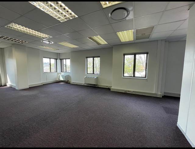 371M² OFFICE TO LET IN BRYANSTON