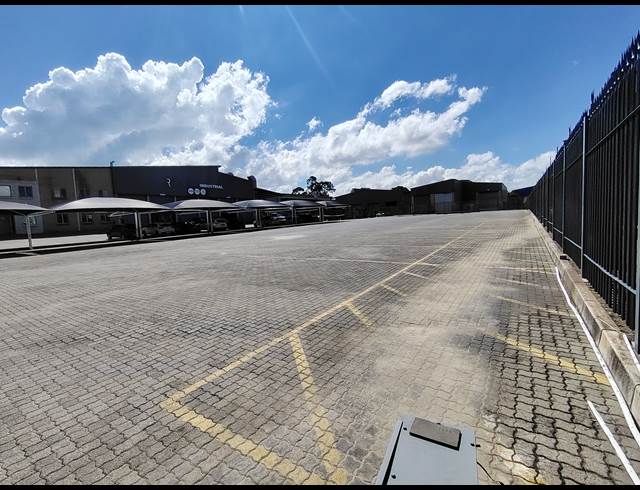 1,969M² INDUSTRIAL YARD TO LET IN DRIEHOEK