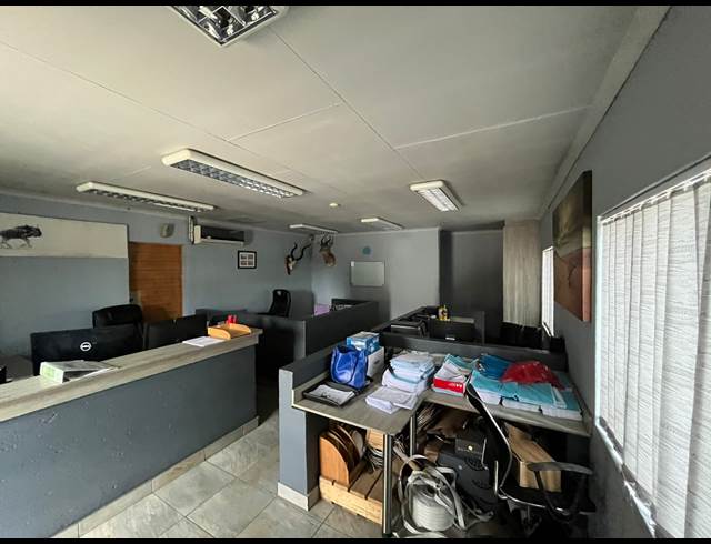 650M² WAREHOUSE TO LET IN DAGGAFONTEIN