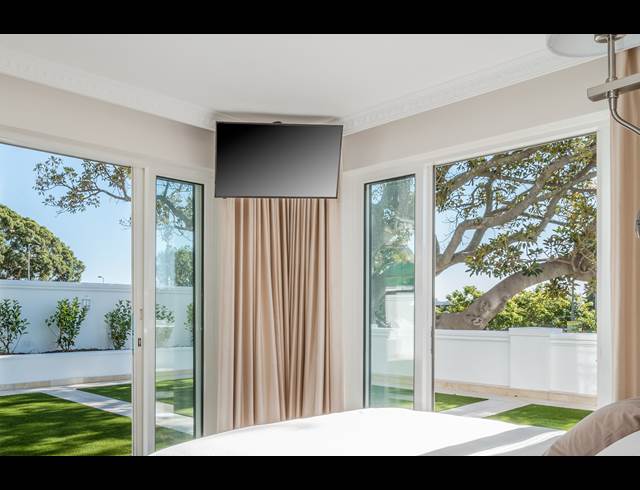 2 BEDROOM APARTMENT TO LET IN SEA POINT