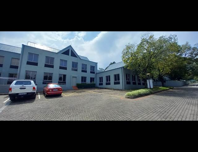 239M² OFFICE TO LET IN WOODMEAD