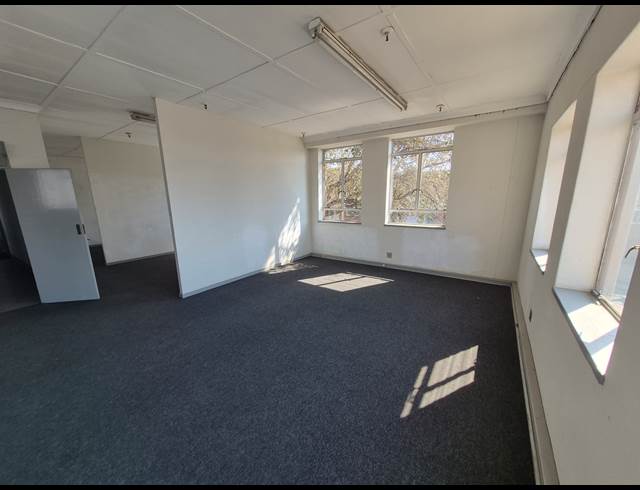 926M² WAREHOUSE TO LET IN BENROSE