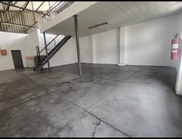 224M² WAREHOUSE TO LET IN STEELEDALE