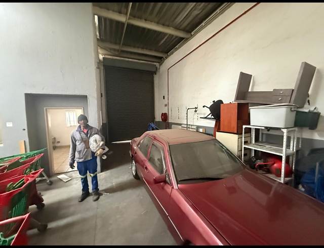 200M² WAREHOUSE TO LET IN LONGDALE
