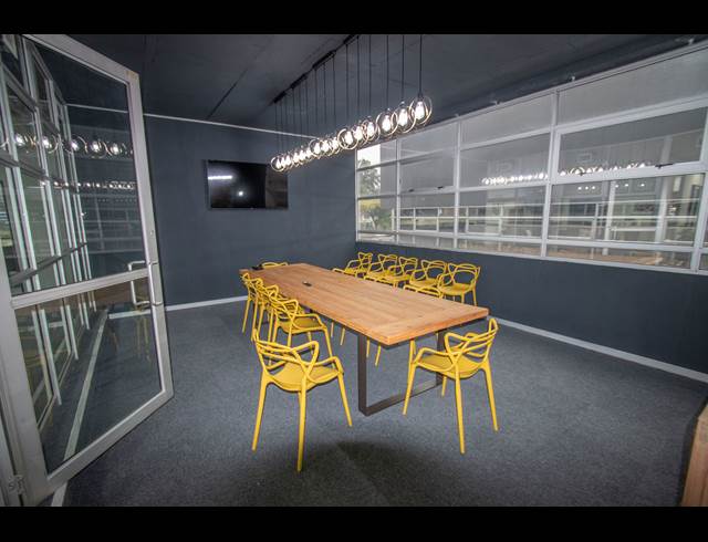 2,800M² OFFICE TO LET IN PARKMORE