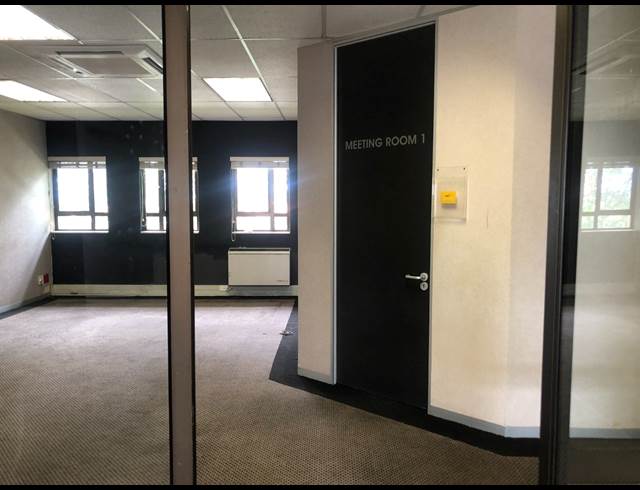 639M² OFFICE TO LET IN HYDE PARK