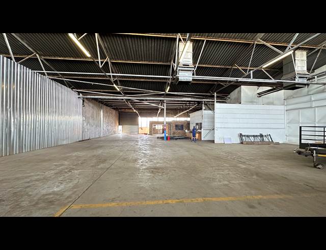 1,458M² WAREHOUSE TO LET IN ISANDO