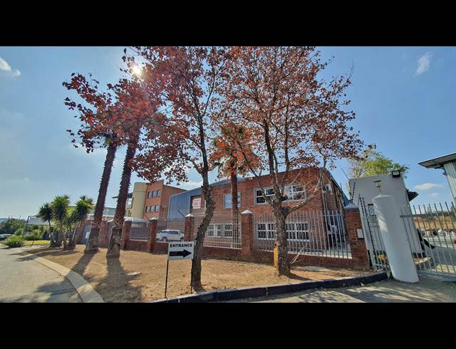 1,050M² WAREHOUSE TO LET IN FOUNDERS VIEW