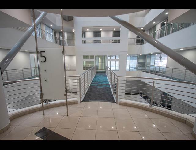 1,971M² OFFICE TO LET IN SANDTON CENTRAL