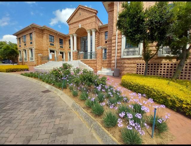336M² OFFICE TO LET IN BRYANSTON