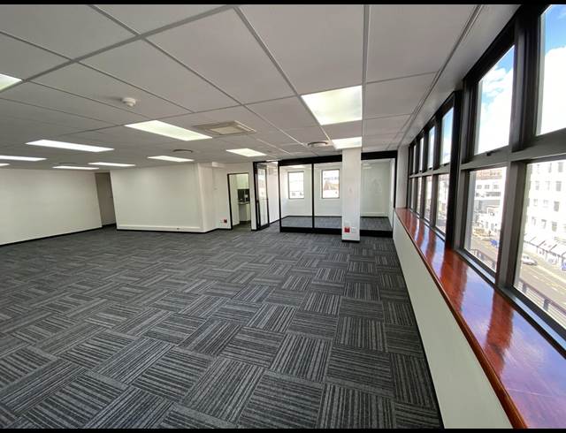 156M² OFFICE TO LET IN WOODSTOCK
