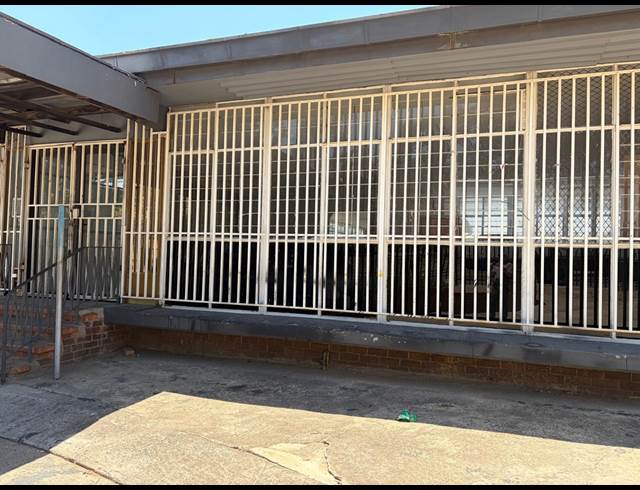 300M² WAREHOUSE TO LET IN WEST TURFFONTEIN