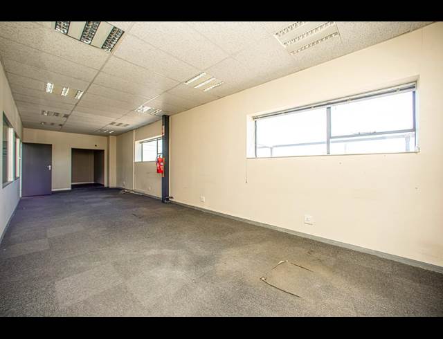 1,150M² WAREHOUSE TO LET IN WYNBERG