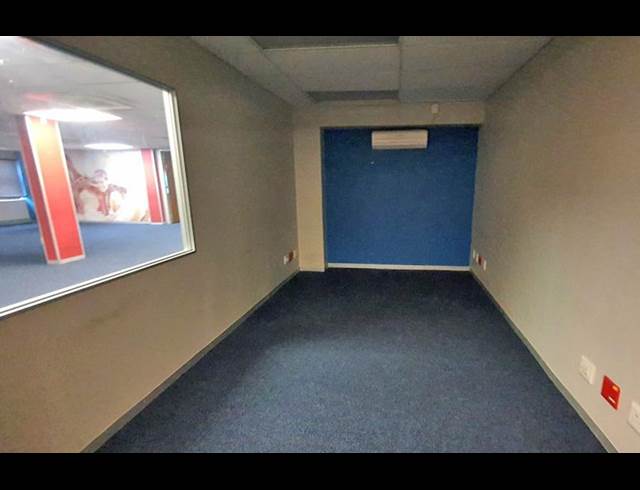 2,741M² OFFICE TO LET IN ELMA PARK