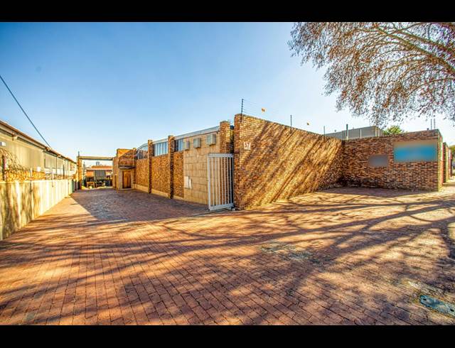1,500M² WAREHOUSE TO LET IN WYNBERG