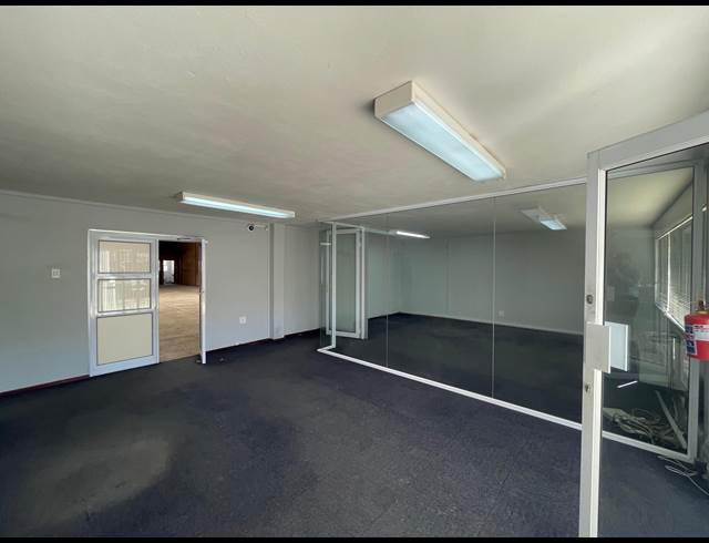 555M² WAREHOUSE TO LET IN GLEN AUSTIN AH