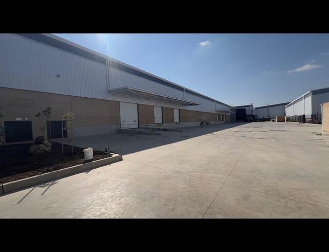 2,898M² WAREHOUSE TO LET IN AIRPORT PARK
