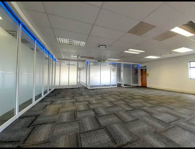 690M² OFFICE TO LET IN DIE HOEWES