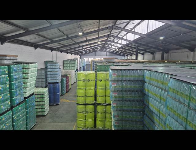 2,330M² WAREHOUSE TO LET IN RETREAT