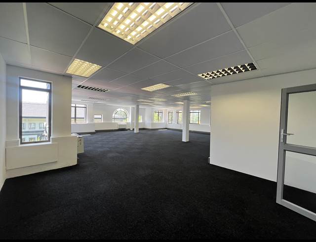160M² OFFICE TO LET IN HYDE PARK